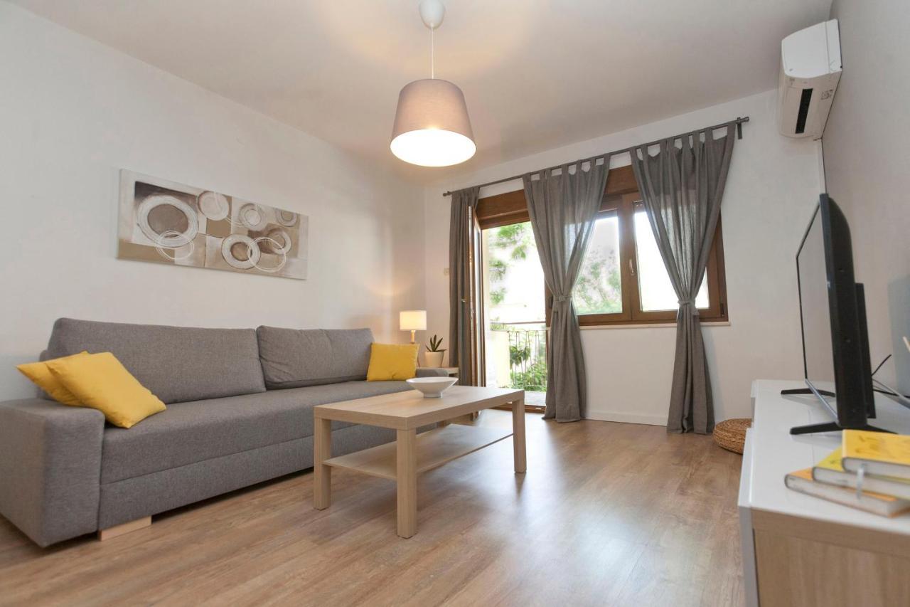 Rr Apartment Pola Esterno foto